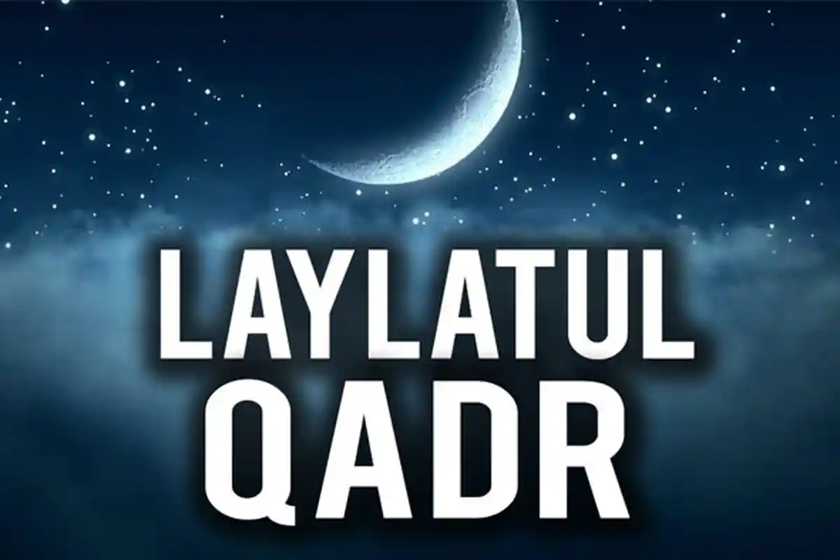 Ciri-ciri Alam di Malam Lailatul Qadar Berdasarkan Hadits Nabi, Bulan Tampak Separuh Bulatan 