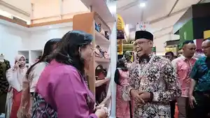 Wakil-Wali-Kota-Depok-Imam-Budi-Hartono-saat-menghadiri-pameran-ICE.jpg