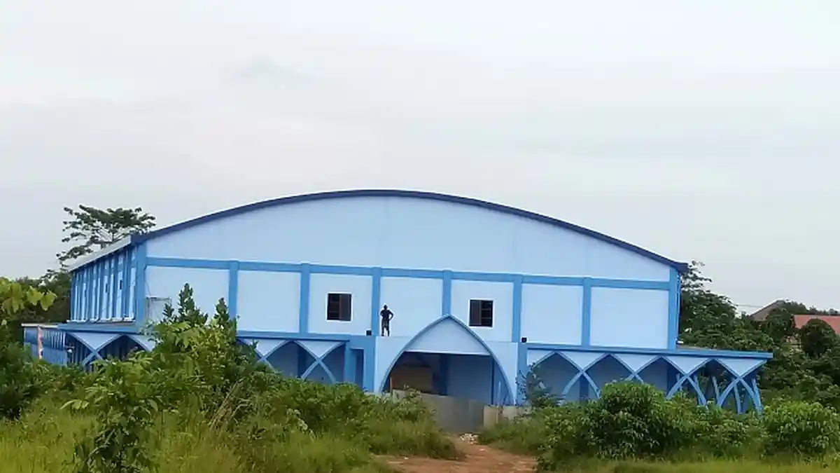 Gedung Serbaguna Tanbu Mewah, Tapi Bagian Luar Tak Dikeramik