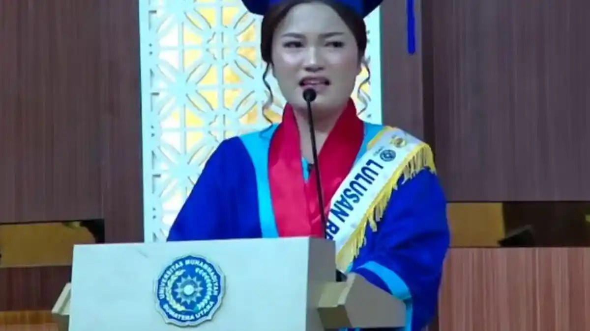Tangis Mahasiswi Kristen Jadi Lulusan Terbaik Universitas Muhammadiyah, Pantun Buat Rektor Disorot