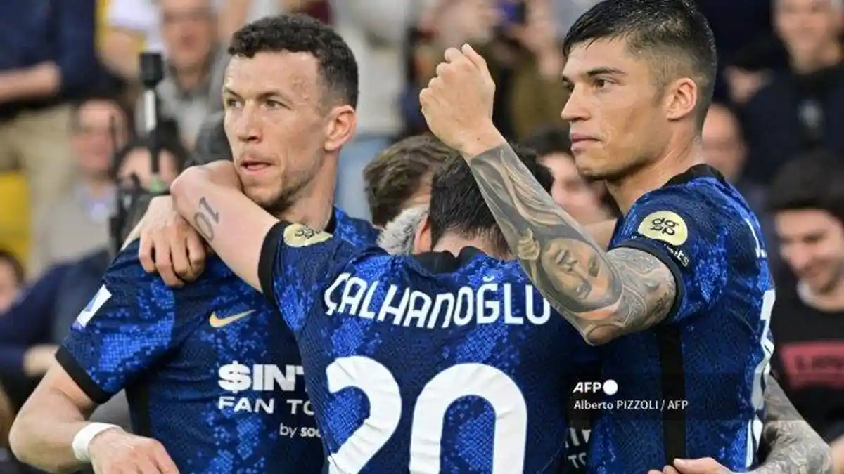 Duo Milan sama-sama Raih Kemenangan di Pekan ke 33, Perebutan Scudetto Liga Italia Semakin Memanas