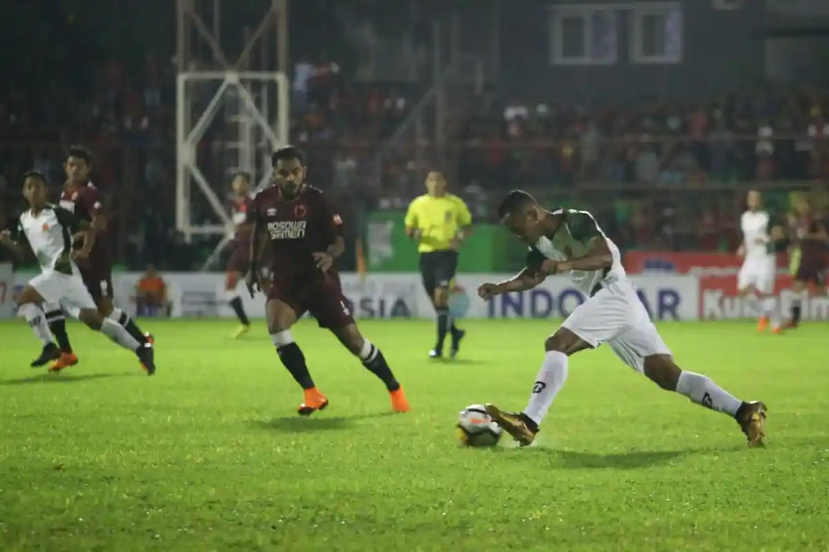 Babak Pertama Berakhir, PSM dan PS Tira Berbalas Gol Hingga Imbang 3-3