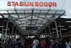 Wisatawan Menikmati Jalan-jalan Keliling Kota Hujan, Pulang ke Jakarta Melalui Stasiun Bogor