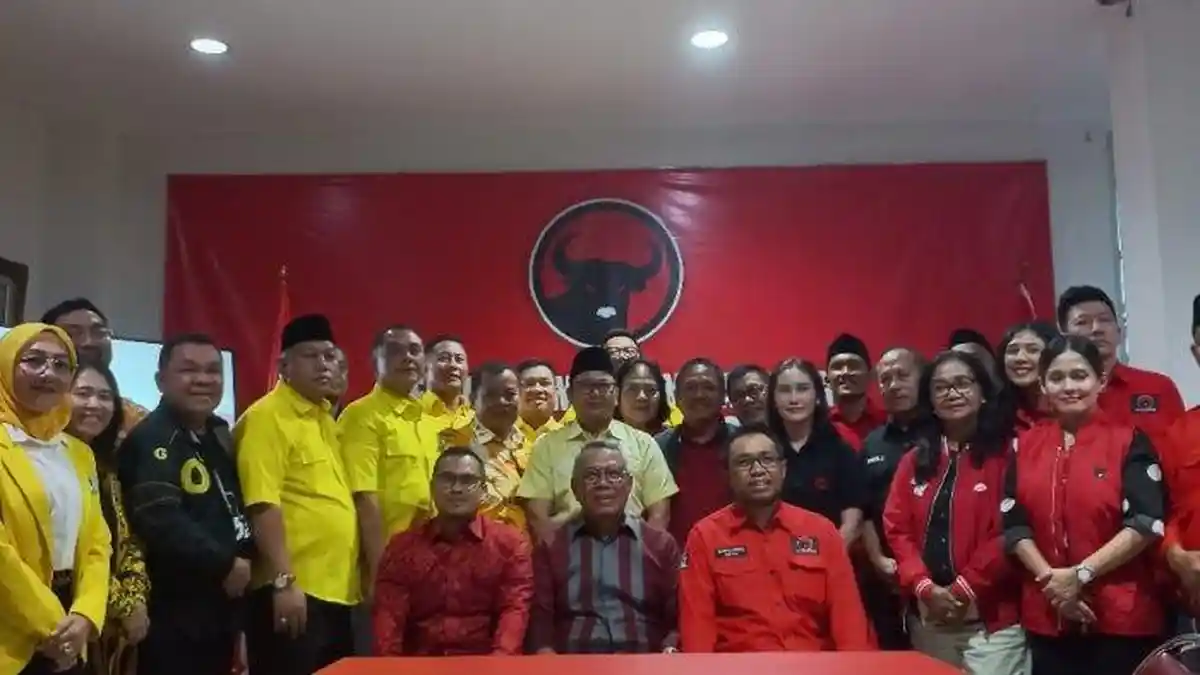 Momen Bang Ben dan Pilar Kembalikan Formulir Penjaringan Kepala Daerah PDIP