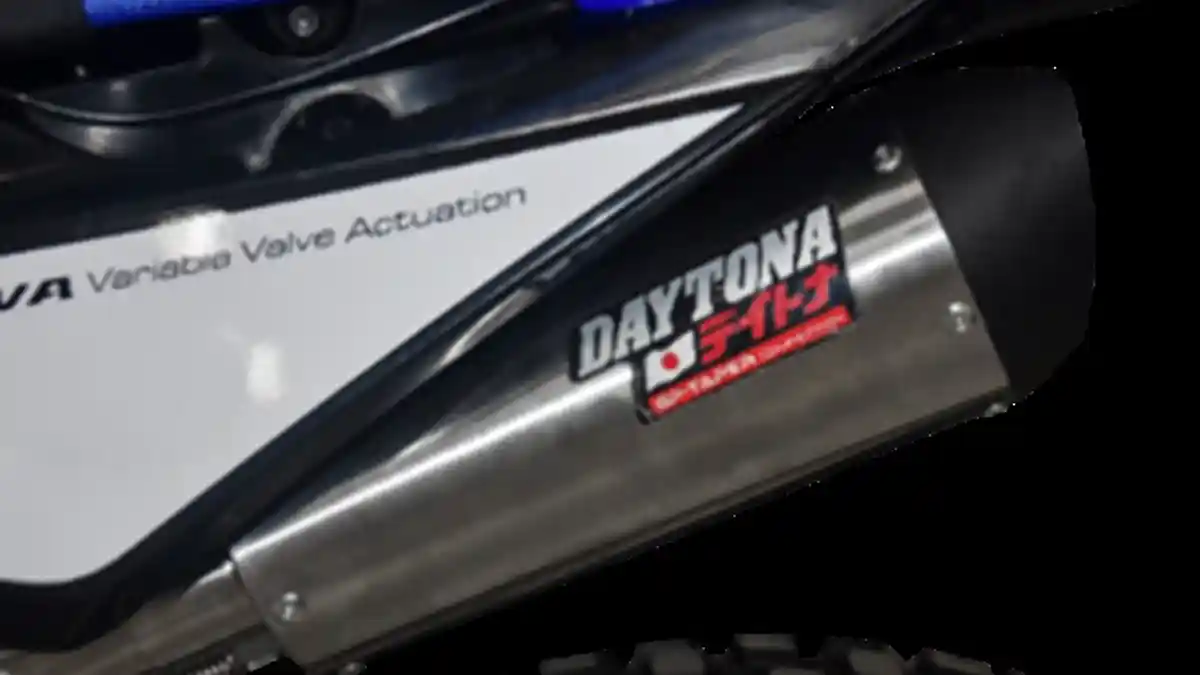 Pakai Aksesoris Resmi Yamaha WR 155 R, Touring dan Terabasan Makin Asyik - daytona-slash-yamaha.jpg