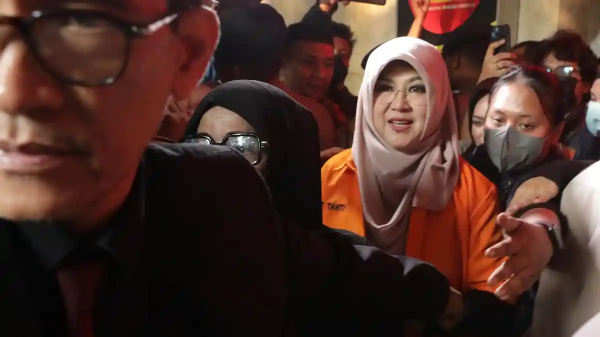Dokter Tifa Jalani Sidang Perdana Kasus Ijazah Jokowi Besok, PN Jakarta Timur Siapkan Tenda - Tribunnews.com