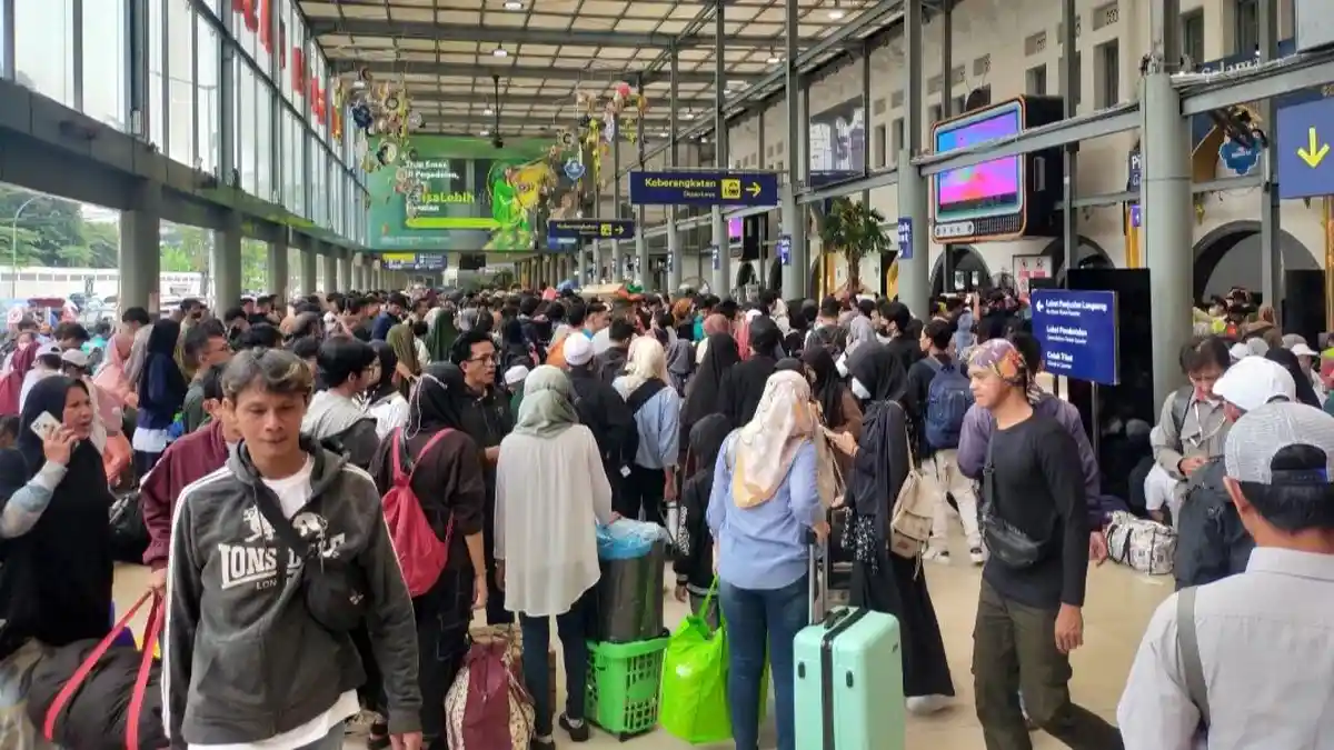Mudik Lebaran Sudah Dimulai, 32.000 Pemudik Tinggalkan Jakarta Pakai Kereta Api Hari Ini
