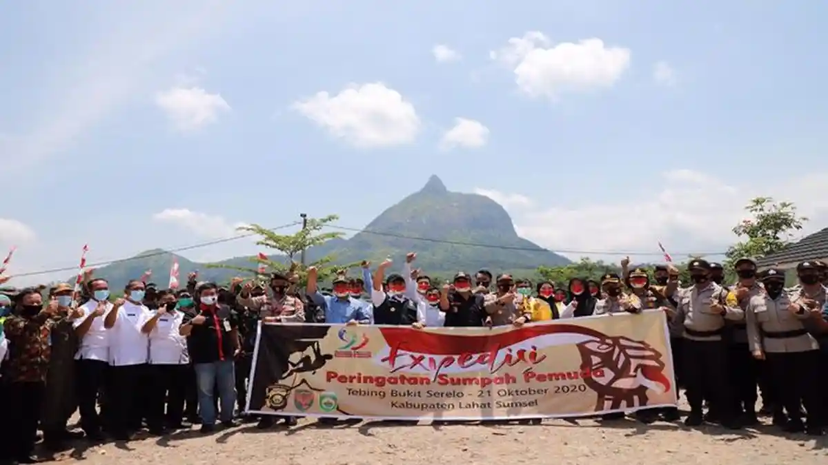 Mengemban Tugas Ini, Herman Deru Lepas Tim Ekspedisi Sumpah Pemuda ke Bukit Serelo