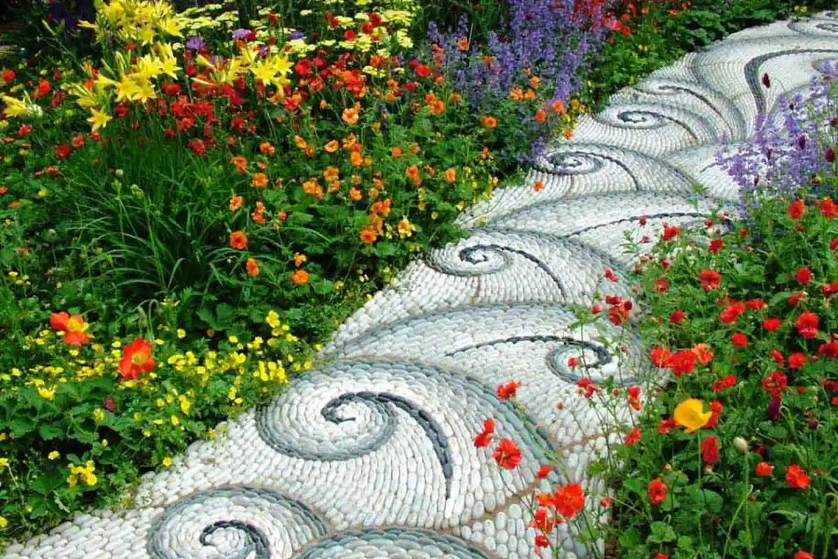 Mau Bikin Taman Kecil yang Indah di Rumah Kecilmu, Begini Caranya!