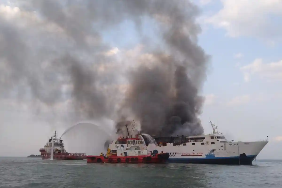 Imbas Kebakaran KM Kirana I Rute Semarang-Sampit, Penumpang Diantar ke Kalimantan Lewat 2 Rute