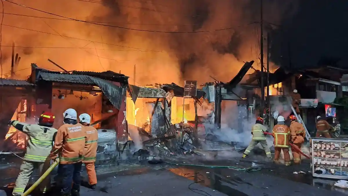 Sosok Nenek di Surabaya Selamatkan Anak dan Menantu dari Kebakaran, Tangisan Sang Curu Jadi Pertanda