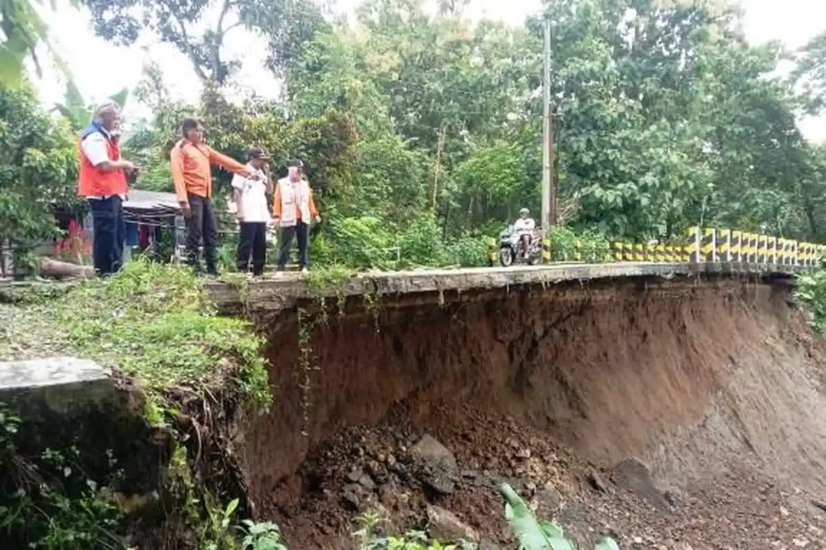 Luapan Bengawan Solo Berimbas Banjir dan Longsor, BPBD Blora Imbau Warga Waspada