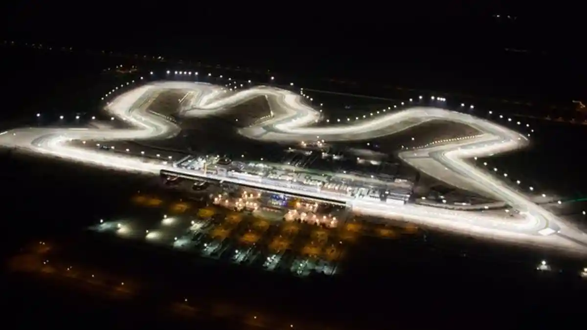 Gara-gara Pasir Dorna Sports Menggelar MotoGP Qatar pada Malam Hari