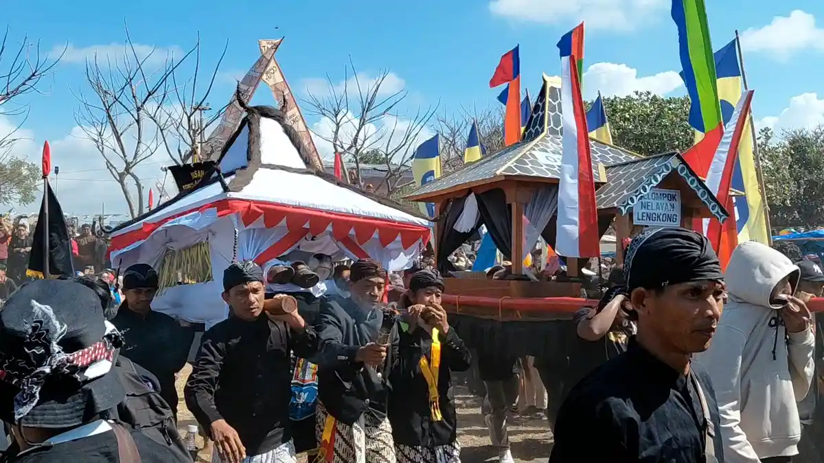 Sedekah Laut Cilacap: Merawat Tradisi, Menghantar Syukur ke Samudra - Tribunjateng.com