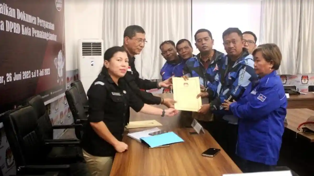 Sejumlah Parpol Serahkan Berkas Perbaikan Dokumen Bacaleg di KPU Siantar di Hari Terakhir