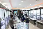 Buy 1 Get 1 Hingga Diskon 50% Koleksi Jam Tangan
