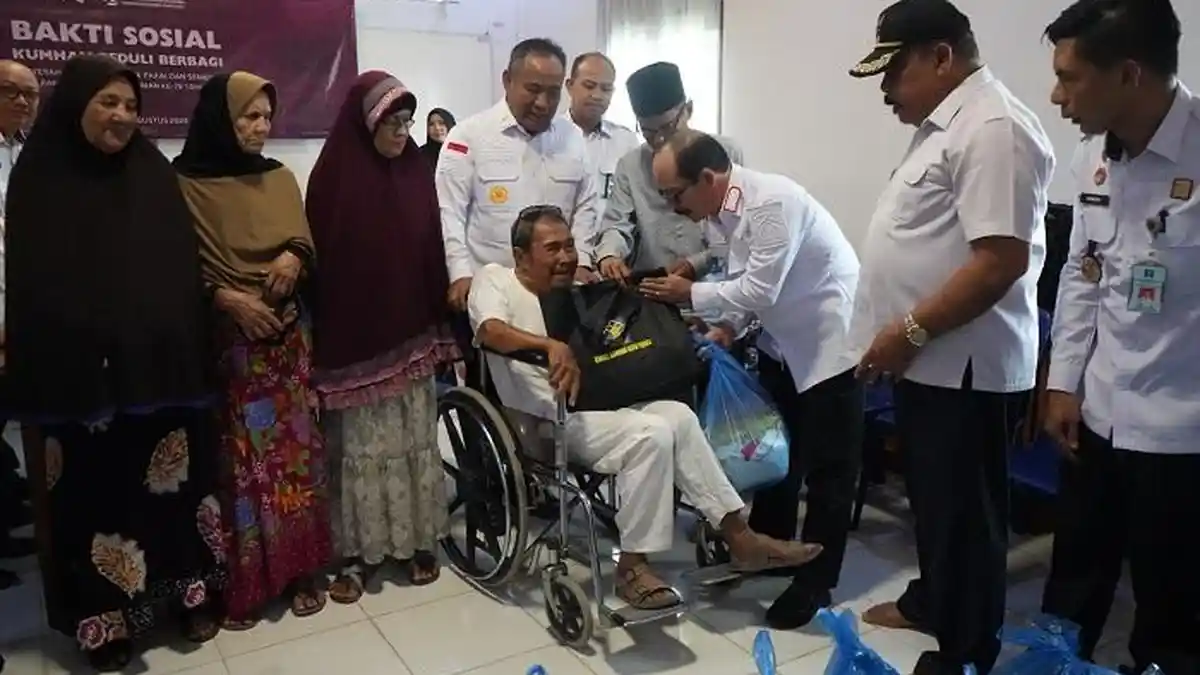 Wujud Kepedulian Sesama, Kanwil Kemenkumham Aceh Berbagi dengan Masyarakat