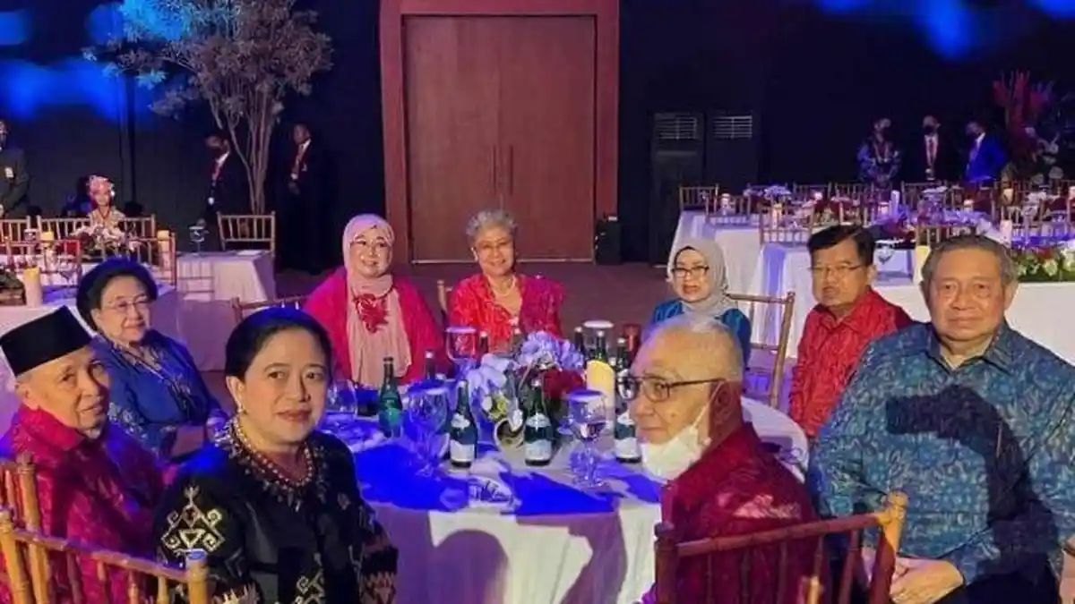 Potret SBY dan Megawati Duduk Satu Meja Pada Gala Dinner G20 di Bali, Kompak Pakai Baju Biru
