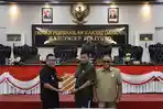 Wabup Belitung Syamsir Sampaikan Tiga Raperda Tentang Pemerintahan Desa dalam Rapat Paripurna IX