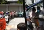 Setiyono Bagikan Makan Gratis untuk Warga 100 Porsi Setiap Hari