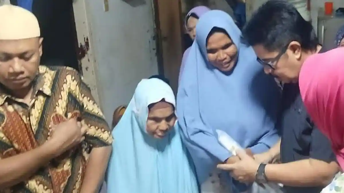 37 Tunanetra di Banda Aceh Terima Bantuan Tongkat dan Sembako 