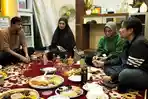 Hasnur-dan-istri-di-rumah-Satria-Tama.jpg