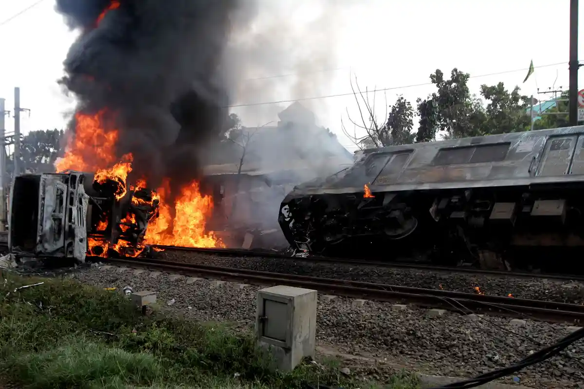 Commuter Line vs Truk Tangki di Bintaro, Pengguna KRL Jadi Takut