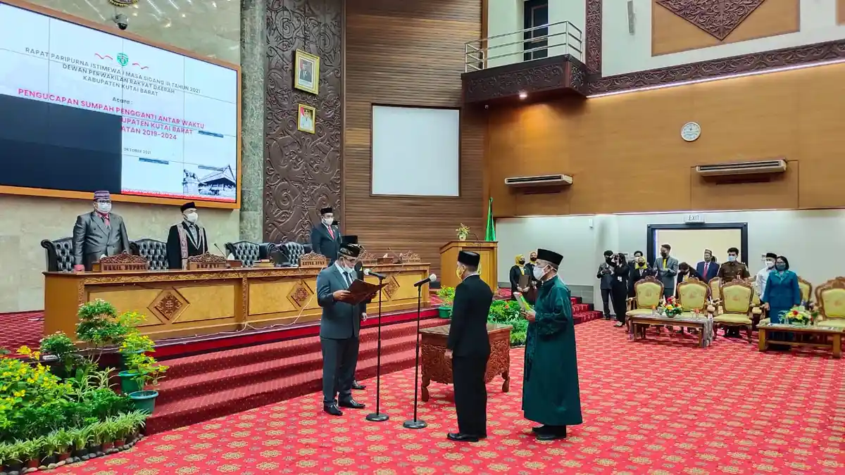 Suriapani Resmi Dilantik Jadi Anggota DPRD Kubar Gantikan Almarhum Yamhun Anwar