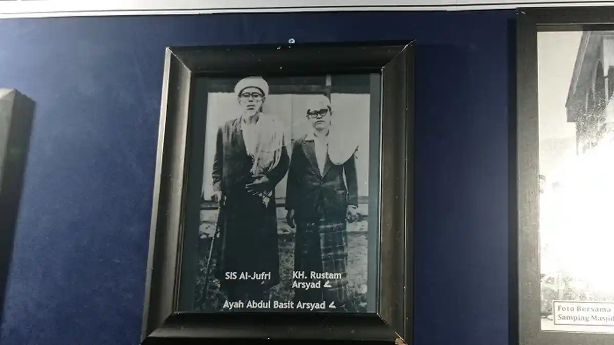 Mengenal Perintis Al Azhar Mandiri Palu, yang Kabarnya Sebagai Murid Tercerdas Guru Tua
