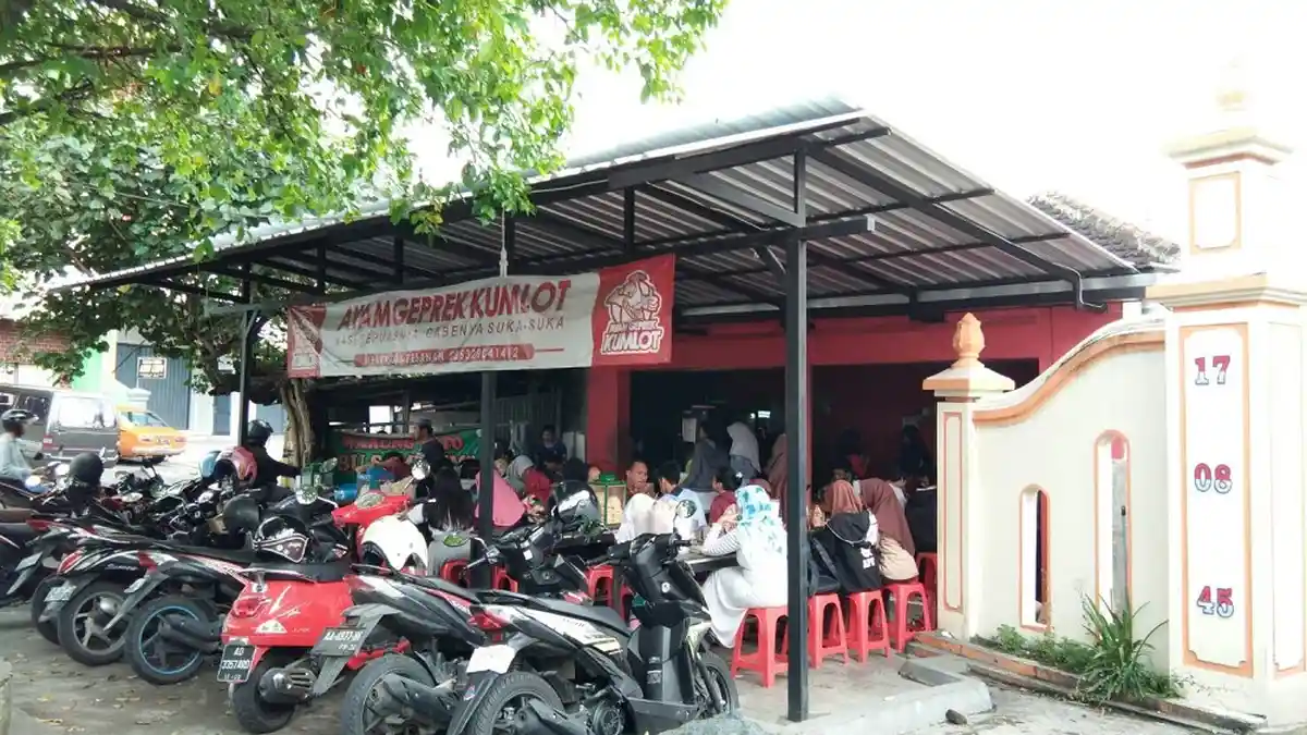 Harga Mahasiswa, Ini Tiga Tempat Makan Favorit di Sekitar Kampus UNS Solo