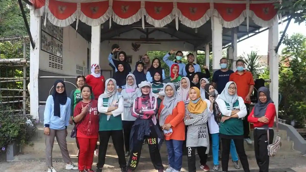 Patuhi Protokol Kesehatan, Mahasiswa KKN UIN Walisongo dan Warga Bringin Senam Bersama