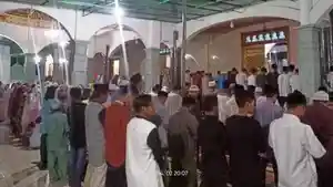 Suasana-Tarawih-pertama-di-Mesjid-Nuruttaubah-KH.jpg