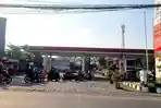 warga-Gresik-Jatim-antre-BBM-pertalite.jpg
