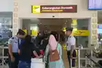suasana-penumpang-di-bandara-ngurah-rai-sabtu-432017_20170304_175016.jpg