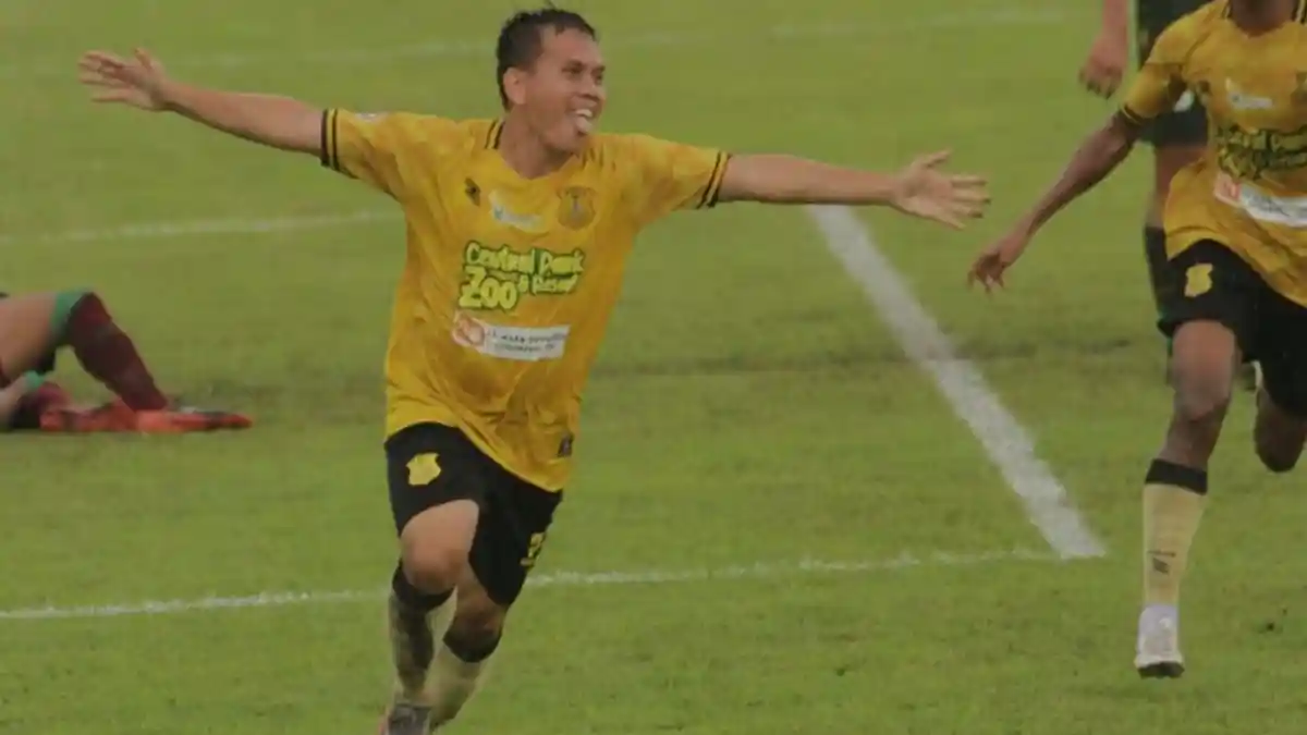 Syarifuddin, Ayah Yusrizal Muzakki Gelandang PSDS Berharap Anaknya dan Tim Bisa Bikin Bangga