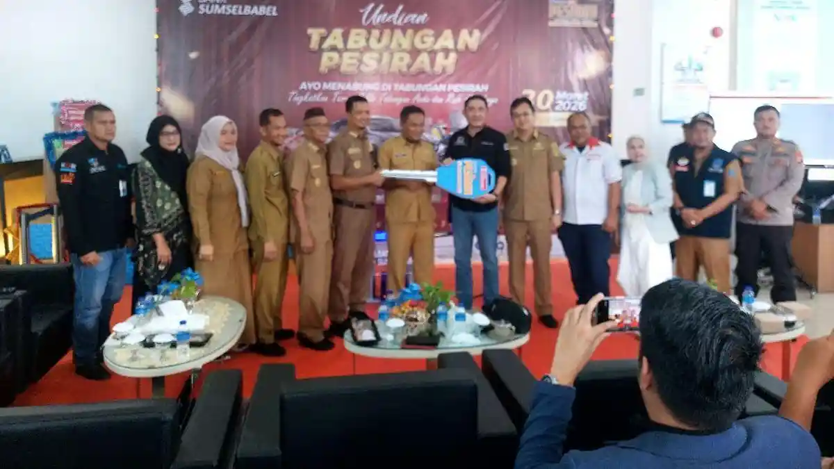 Karniadi Raih Hadiah Mobil Toyota Rush dari Bank Sumsel Babel