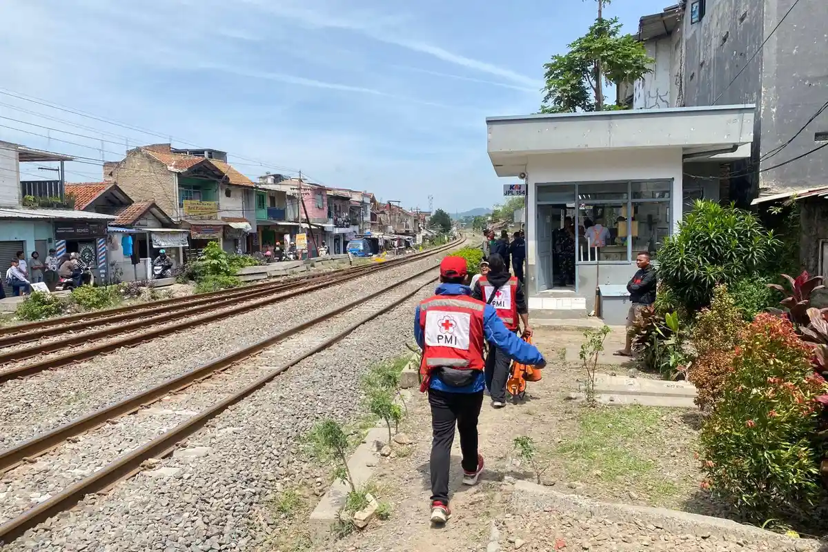 Pria di Cimindi Kota Cimahi Tewas Tertemper Kereta Api Feeder, Terseret Puluhan Meter
