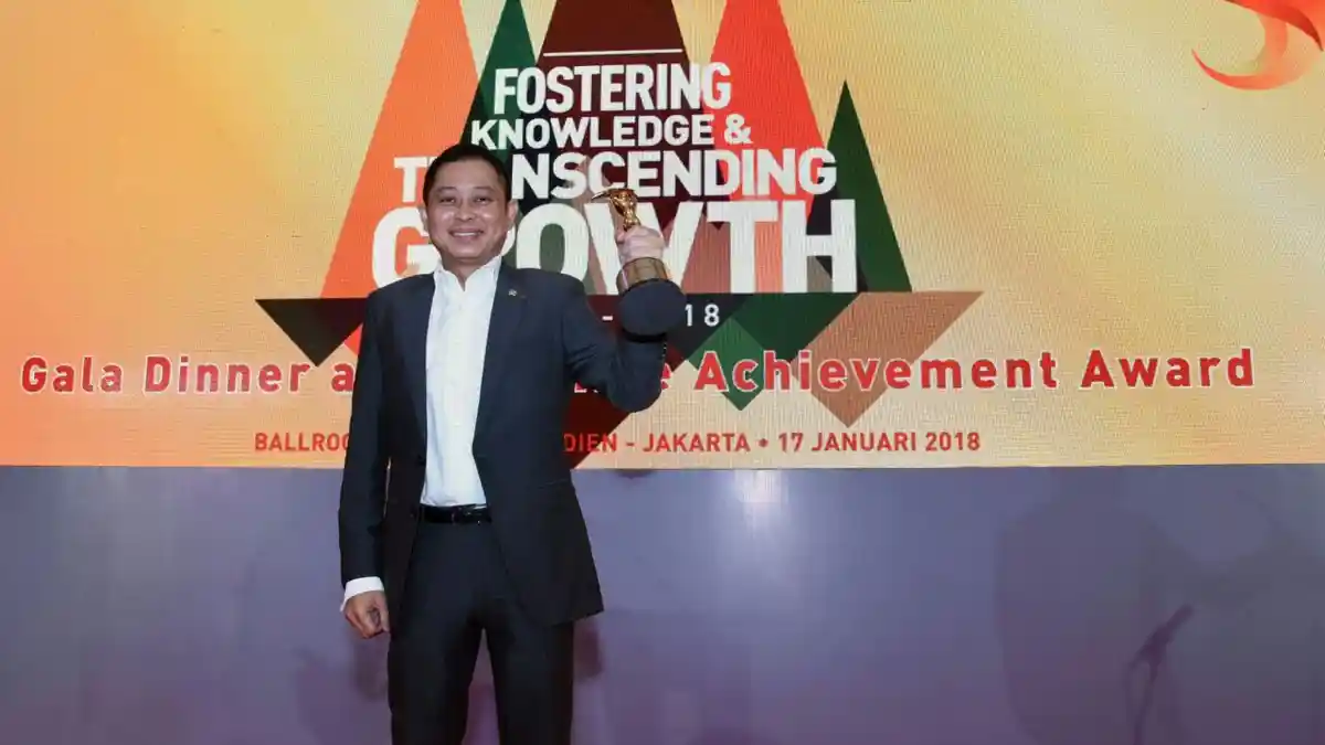 Menteri Jonan Raih Lifetime Achievement Award dari UI