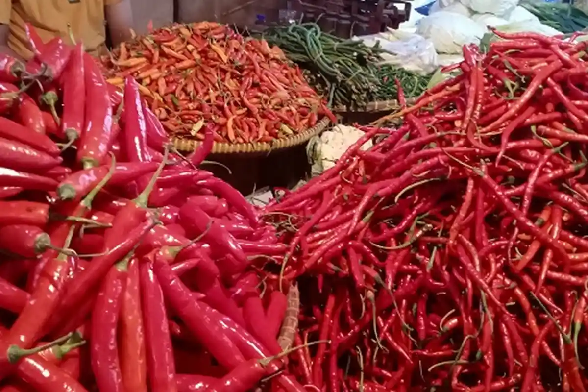 Imbas Kenaikan Harga BBM, Banderol Cabai di Pasar Baru Bekasi Bergerak Naik