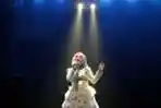 Fatin Shidqia Lubis X Factor Tampil di Konser Lenka