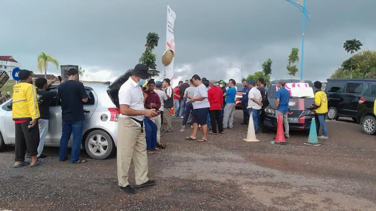 BREAKING NEWS, Sejumlah Driver Maxim Demo di Depan Kantor Gubernur Kepri