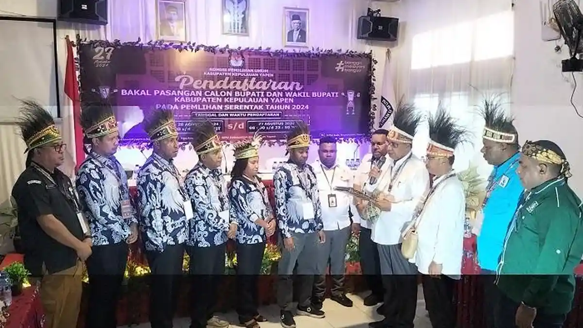 Paslon Benyamin Arisoi dan Roy Palunga Jadi Peserta Kedua yang Daftar di KPU Yapen
