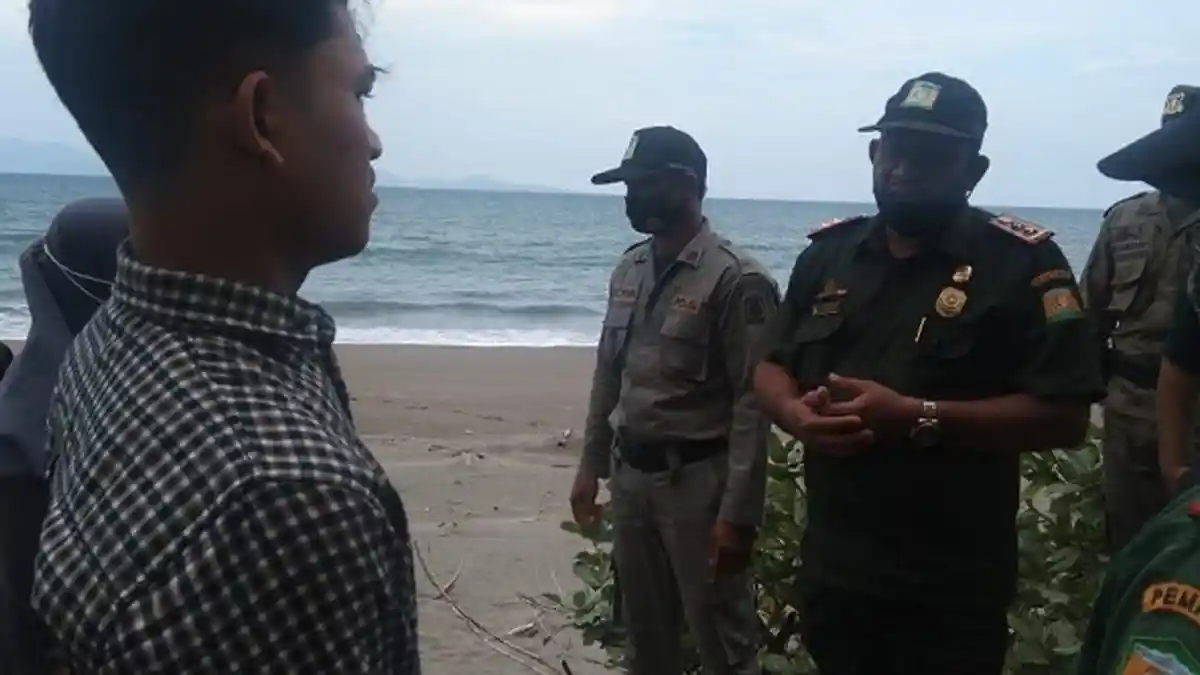 Satpol PP dan WH Aceh Besar Razia Obyek Wisata Ujong Batee, 27 Pelanggar Syariat & Protkes Terjaring