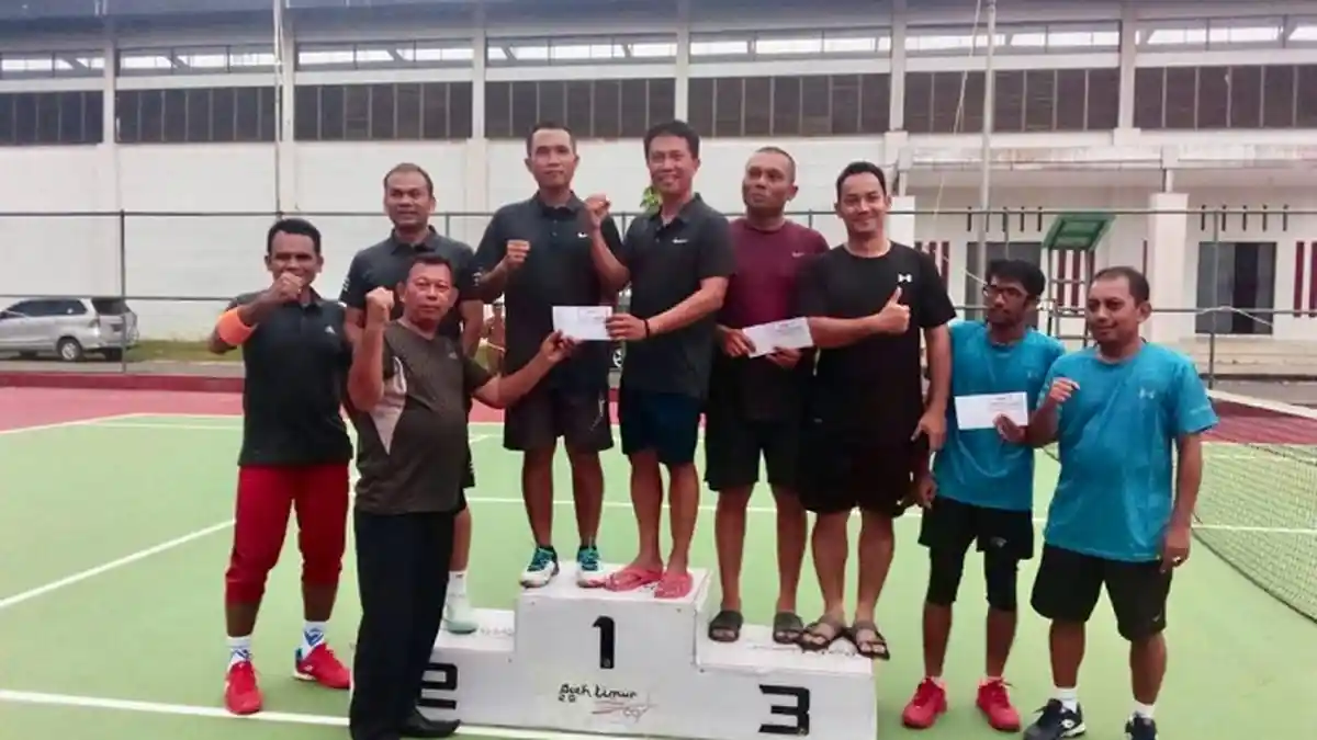 Pasangan Petenis Ikhsan/Karsono Juara Turnamen Tenis PLN Idi Cup 2020
