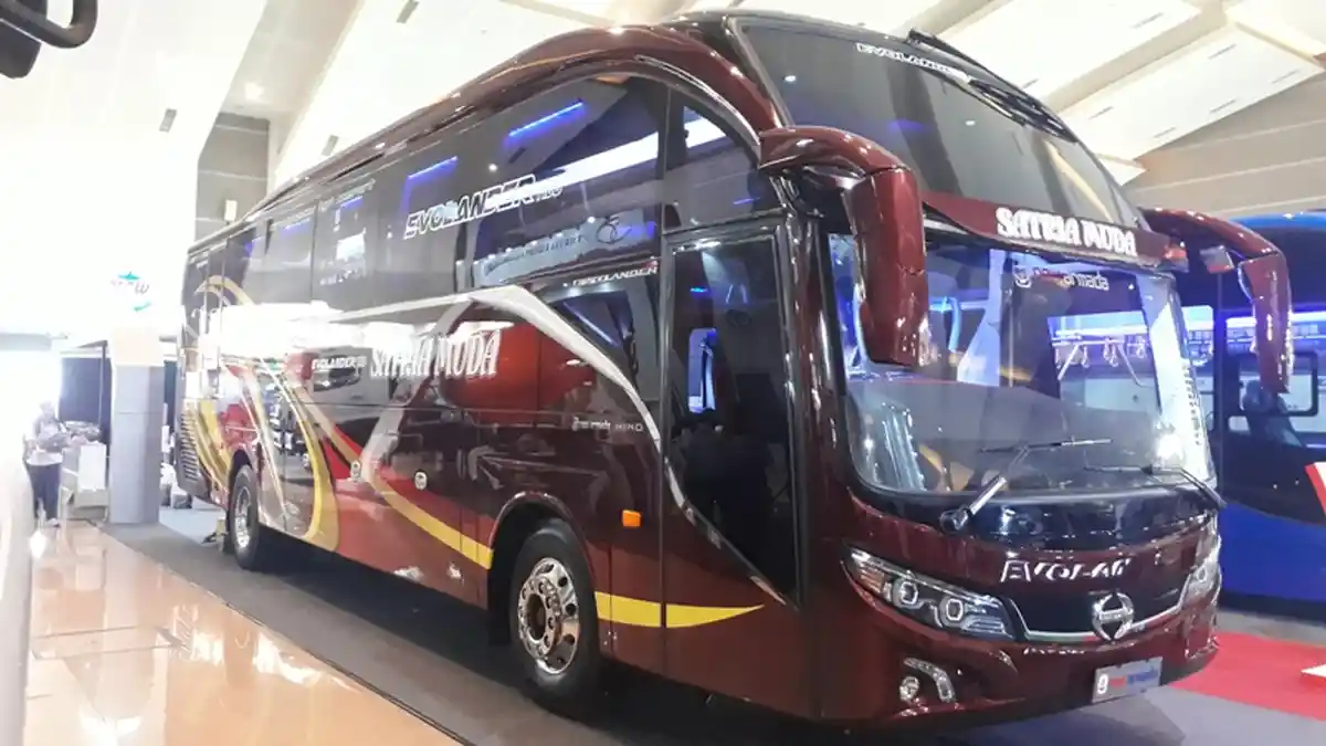 Karoseri New Armada Pamerkan Bus High Deck Double Glass di IIBT 2018
