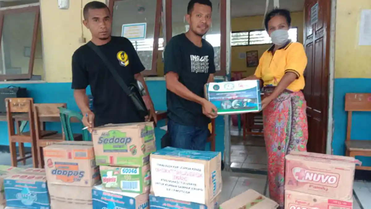 Gesit Lembata Salurkan Logistik di Setiap Posko Pengungsi Erupsi Ile Lewotolok