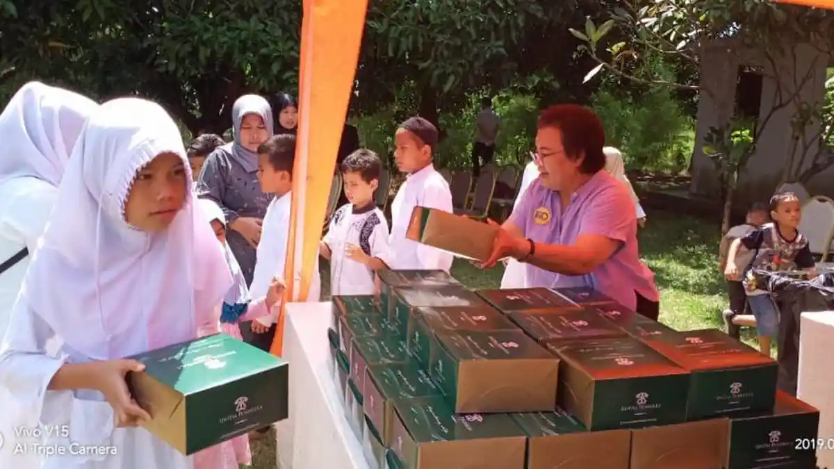Sintesa Peninsula Hotel dan Griya Sintesa Manado Berbagi untuk Anak Yatim