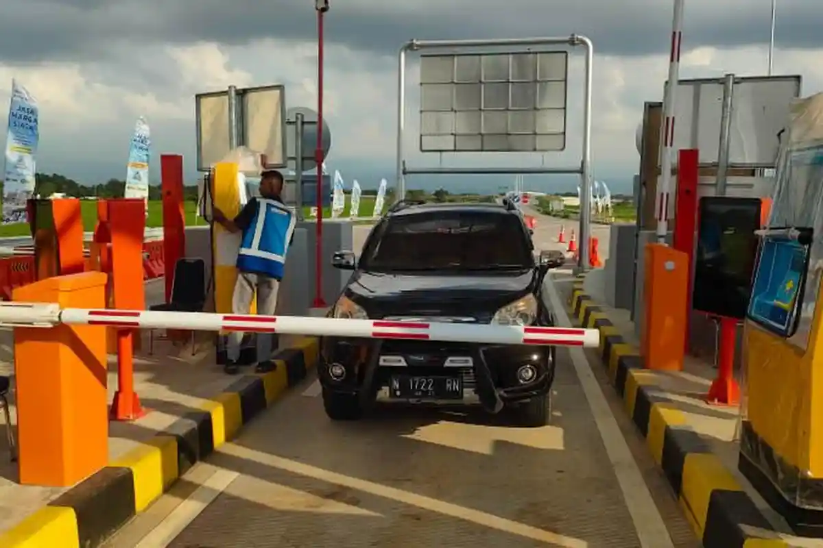 Selama Arus Mudik, Belasan Ribu Kendaraan Melintas di GT Kraksaan - Paiton