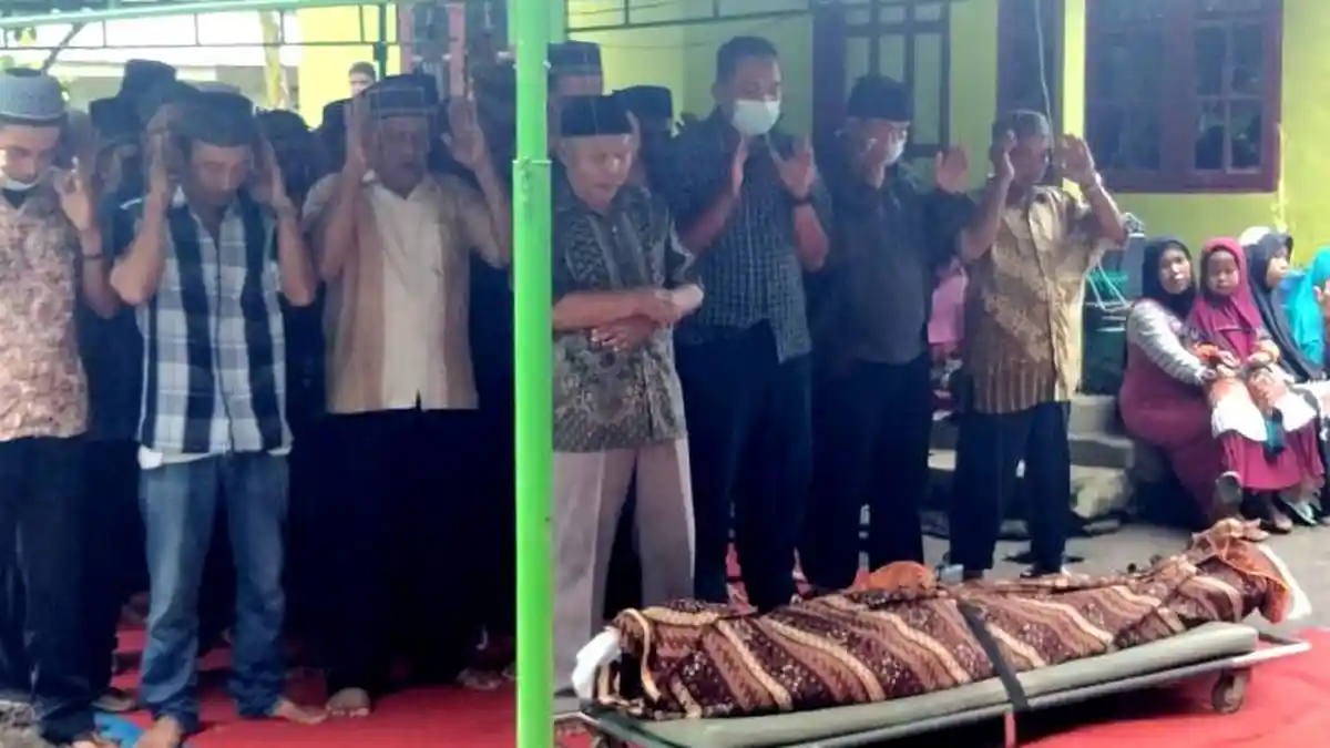 Ya Tuhan Kasihan Sekali, Ibu dan Anak Tewas Kesetrum, Ayahnya Terpental