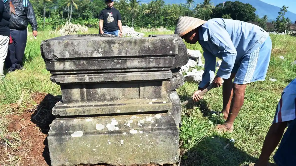 Pekerja Proyek Perumahan Temukan Yoni Peninggalan Kerajaan Mataram Kuno